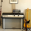 Accord & Co - personnalisation de claviers vintage - Fender Rhodes vu de face avec accessoire